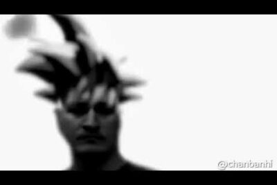 Retrato borroso en blanco y negro con peinado de picos 6tOms2ygcQc