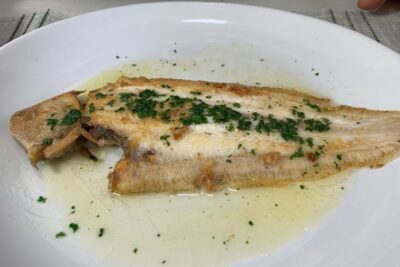 Filete de pescado frito con perejil F2tGJoNJSUA