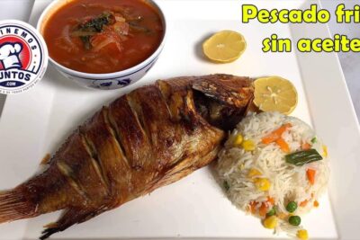 Pescado frito entero I1mnf6DbCJA acompañado de arroz con verduras y salsa de tomate
