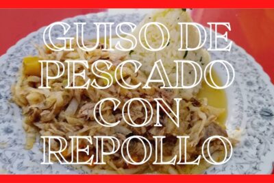 Guiso de pescado con repollo servido en plato decorativo junto a arroz LWWglZDhFzA