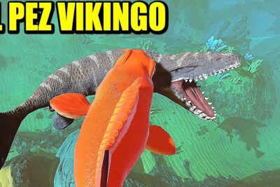 Pez anaranjado nadando frente a un depredador marino de gran tamaño con dientes afilados vMmDrZBpSnU